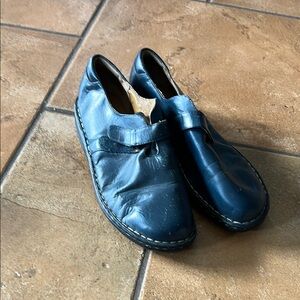 CROSSING POINT LEATHER SHOES